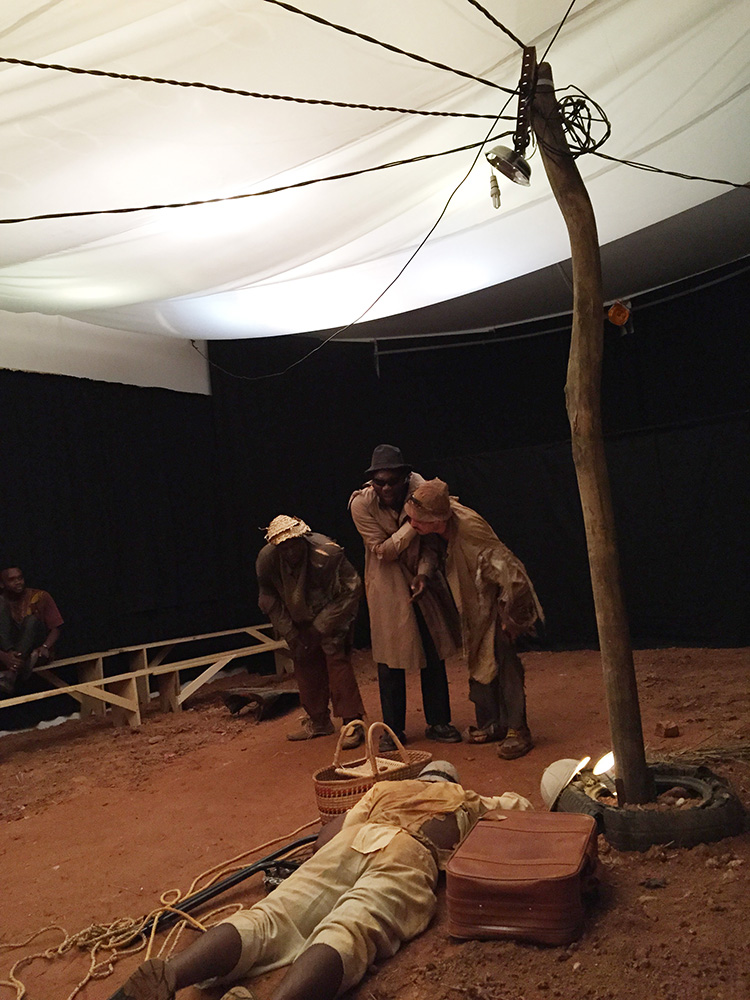 29 juillet et 1e août 2015 - Répétitions et première de "En attendant Godot" de Samuel Beckett mis en scène de Martin Ambara au théâtre OTHNI - Yapundé, Sénégal.